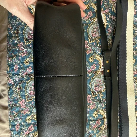 Madewell The Large Transport Camera Bag in Black Leather - Picture 7 of 8